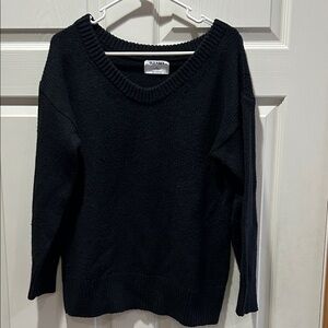 Old Navy Women's V-Neck Sweater in Black